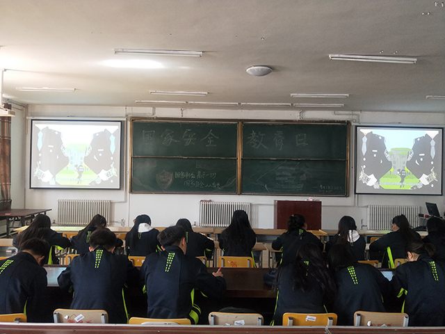 1555491079881290.jpg 4月15日管理工程系学生观看国家安全普法宣传教育之《国家安全法》系列短片1.jpg