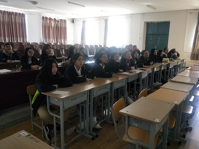 1555491131140929.jpg 管理工程系学生认真学习国家安全教育日相关知识,筑起国家安全的铜墙铁壁,共同守护我们的“岁月静好”1.jpg